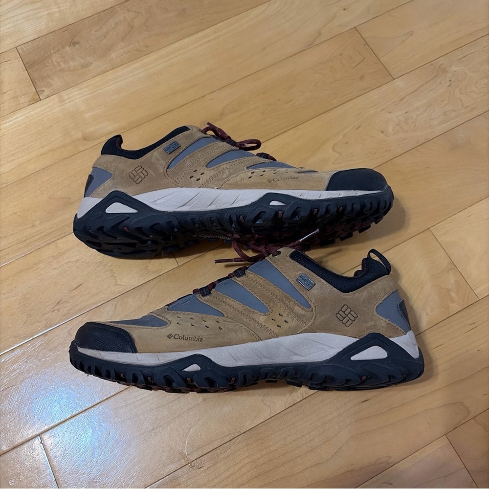 Columbia Men's Beige and Black Hiking Shoes